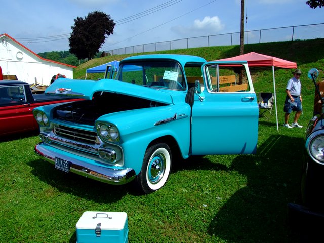 618x457 pixels (99K)